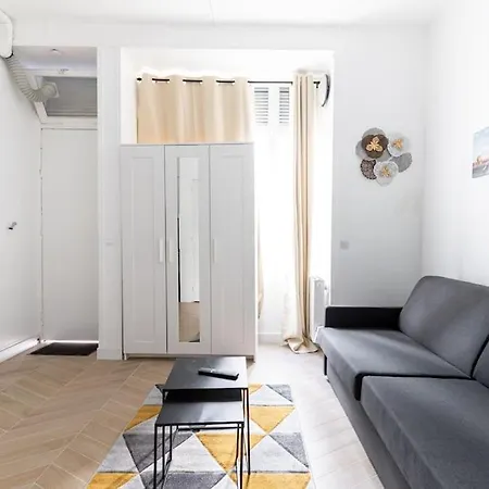 Montmartre/tretaigne : Cosy Studio 2p アパート